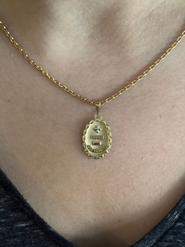 Pendentif Augis - Médaille d'Amour en or jaune et rubis 58 Facettes