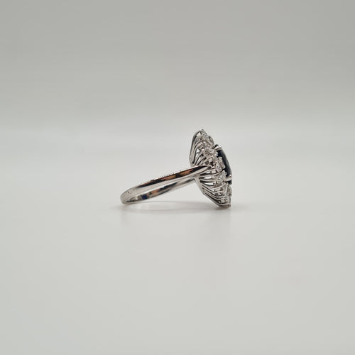 Bague 52 Bague or blanc, saphir et diamants 58 Facettes