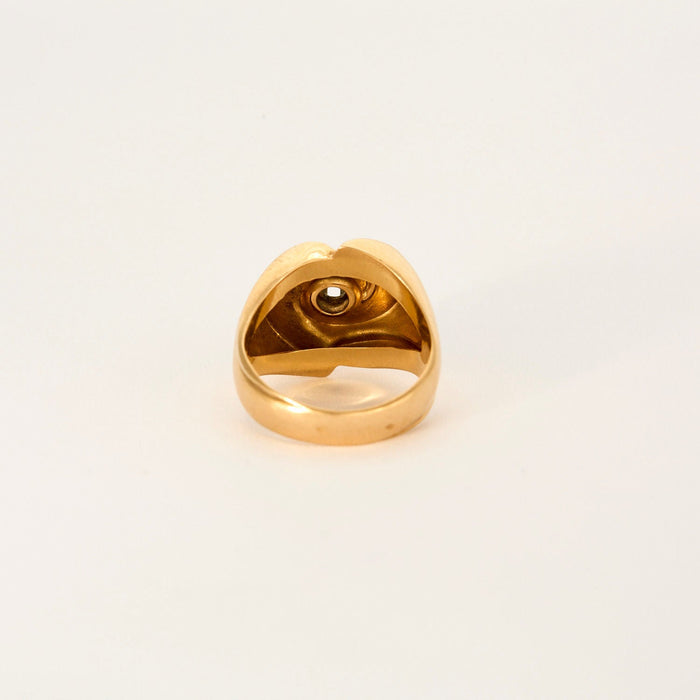 Anillo tank tourbillon de oro amarillo y zafiro blanco