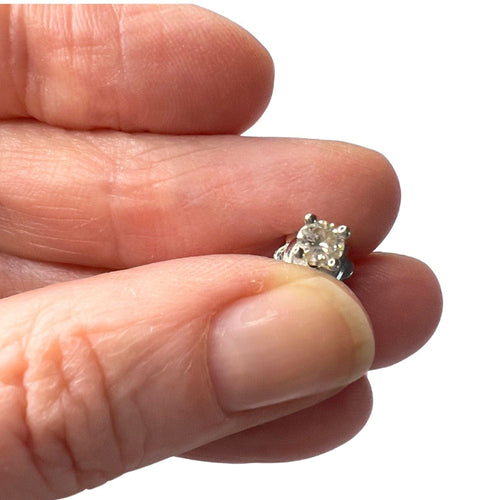 Bague Boucles d'oreilles solitaires contemporaines en or avec diamants 58 Facettes Q345B(121)