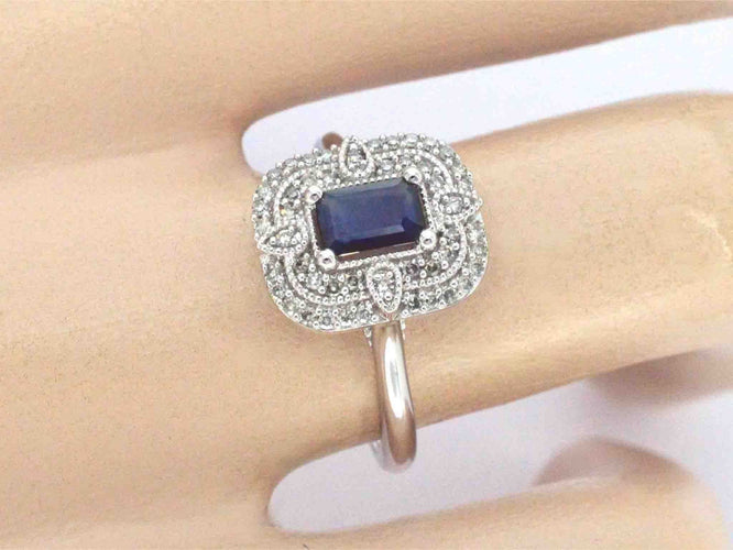 Bague 54 Bague design en or blanc avec un saphir et des diamants 58 Facettes 2348