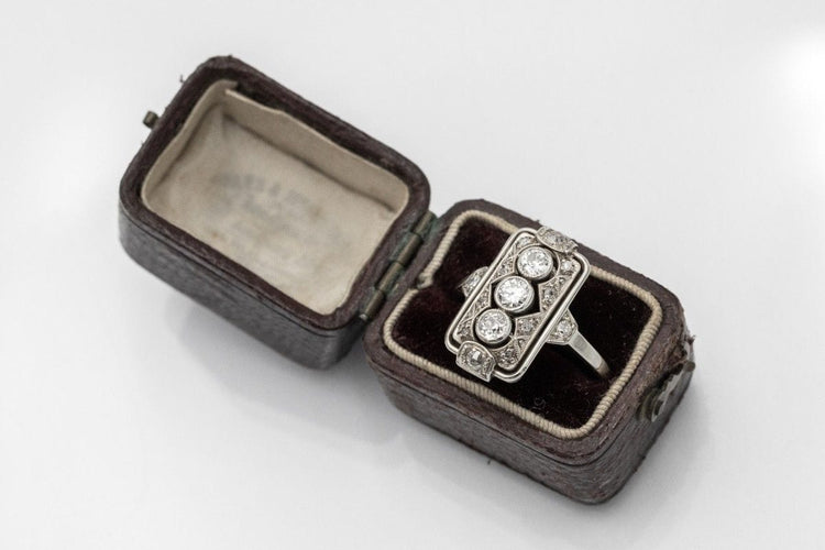 Bague 54 Bague Art Déco en or blanc et platine sertie de diamants, années 1940 58 Facettes KLD1