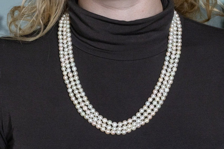 Collier Collier de perles à trois rangs avec fermoir en or et rosaces de diamants, vers 1900 58 Facettes 11576