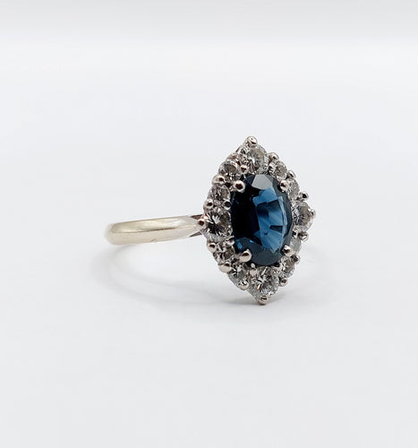 Bague 51 Bague marquise style art déco or blanc ornée d'un saphir naturel et de diamants taille brillants 58 Facettes A04625