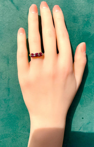 Bague 50 Bague en or jaune 18 carats, 6 rubis et 4 diamants 58 Facettes AB551