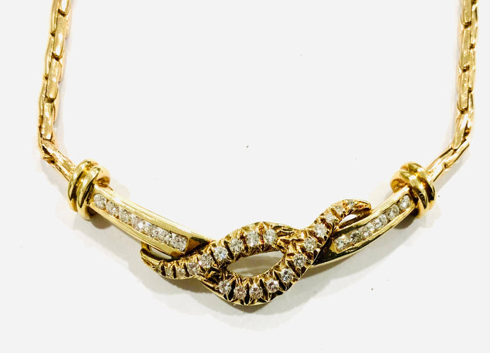 Collier Ravissant collier or jaune et diamants entrelacés. 58 Facettes