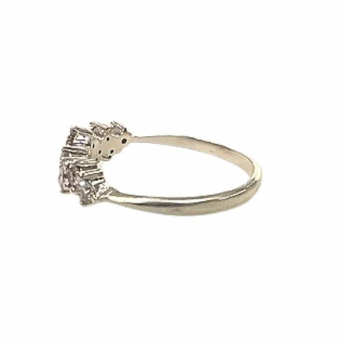 47 Bague moderne du 21e siècle en or 18 ct avec diamants 58 Facettes Q225B