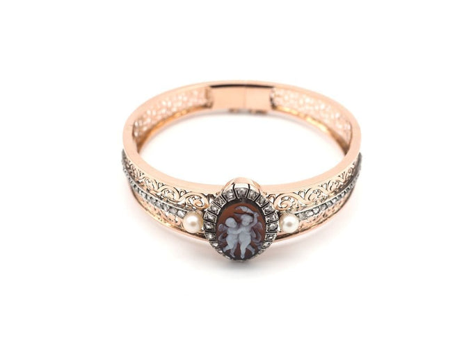 Broche Broche en or jaune, camé, diamants et perles 58 Facettes