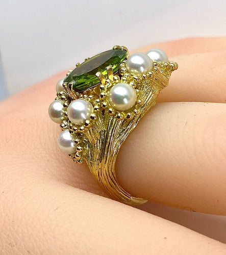 Bague 52 Bague coktail en or jaune 18 carats, péridot 3,98 ct et 9 perles 58 Facettes AB571