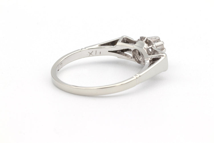 Bague 51 Bague Art Déco en or blanc sertie d'un diamant 58 Facettes 14065