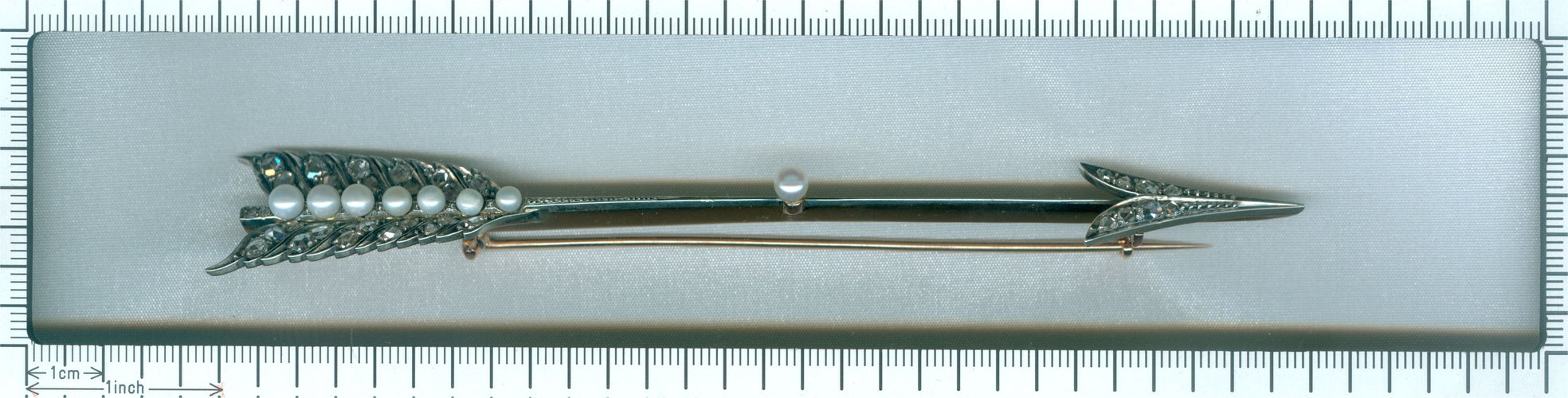 Montre La flèche de l'affection : la sentimentalité victorienne 58 Facettes 19231-0288