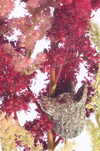 Montre Le meilleur ami du gentleman : épingle à cravate antique en forme de tête de chien sertie de diamants et de rubis 58 Facettes 22112-0167