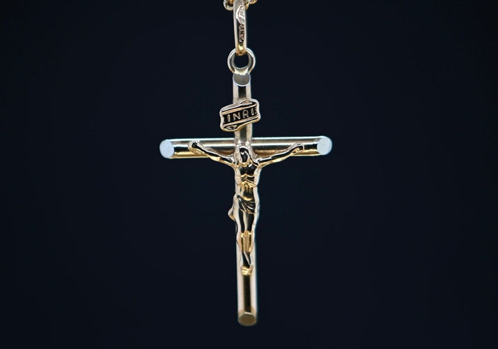 Pendentif Pendentif Christ en Croix en or 18 carats 58 Facettes