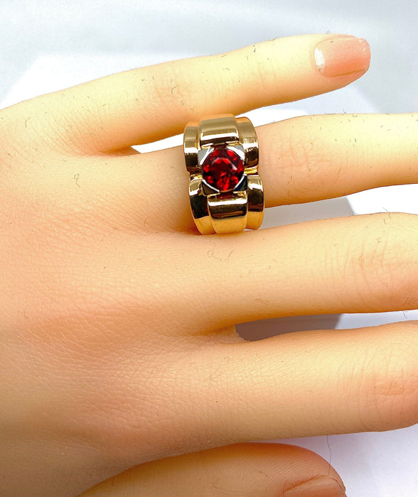 Bague 52.5 Bague Tank or jaune et platine sertie d’une pierre rouge , vers 1940 58 Facettes AB392