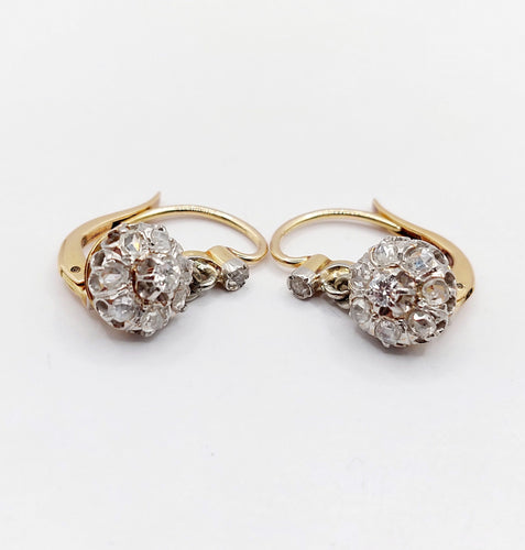 Boucles d'oreilles Dormeuses marguerite antique or 18k, platine, diamant rond et diamants taille roses (circa 1900) 58 Facettes A06360