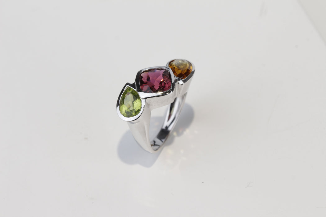 Bague 52 Bague Trilogie citrine péridot tourmaline 58 Facettes