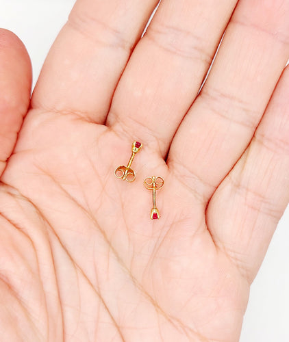 Boucles d'oreilles Puces d'oreilles vintage or jaune et rubis 58 Facettes B01014