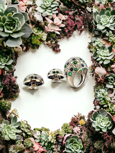 Bague 50 Bague et boucles d’oreilles en platine , diamants , saphirs , émeraudes 58 Facettes
