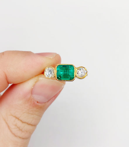 Bague 49 Bague jarretière vintage émeraude de Colombie 1,80 ct et diamants en or 18k 58 Facettes A06440