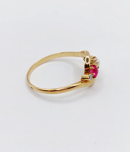 Bague 56.5 Bague toi et moi art nouveau or jaune, rubis synthétique, perle et diamants 58 Facettes A05749