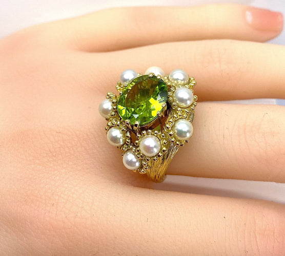 Bague 52 Bague coktail en or jaune 18 carats, péridot 3,98 ct et 9 perles 58 Facettes AB571