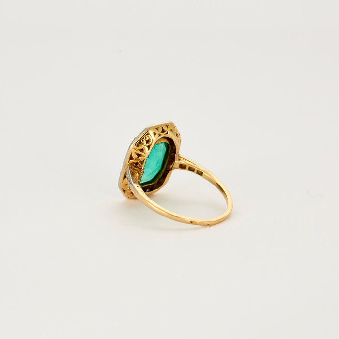 Ring aus Platin und Gelbgold mit Smaragd und Diamant