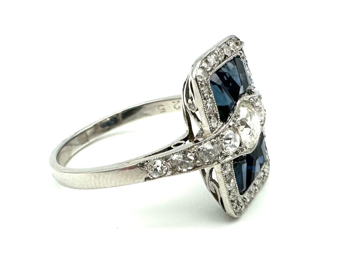 Art-Deko prsten u Platinum, kalibrisani safiri i dijamanti 