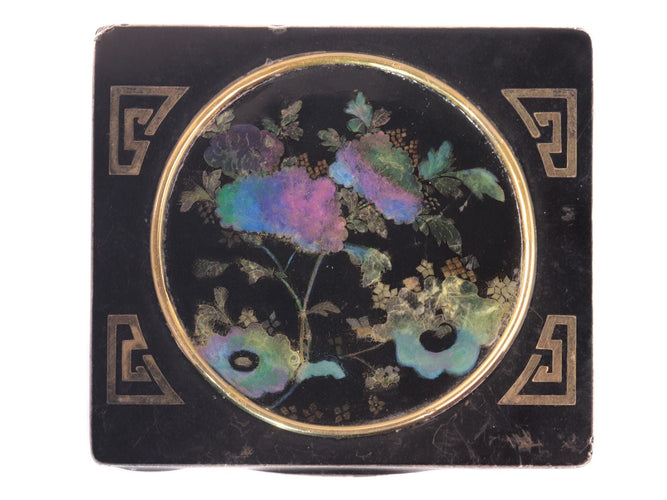 Dekordrama: cigarettetuiet från 1928 som viskar MacArthurs hemligheter 