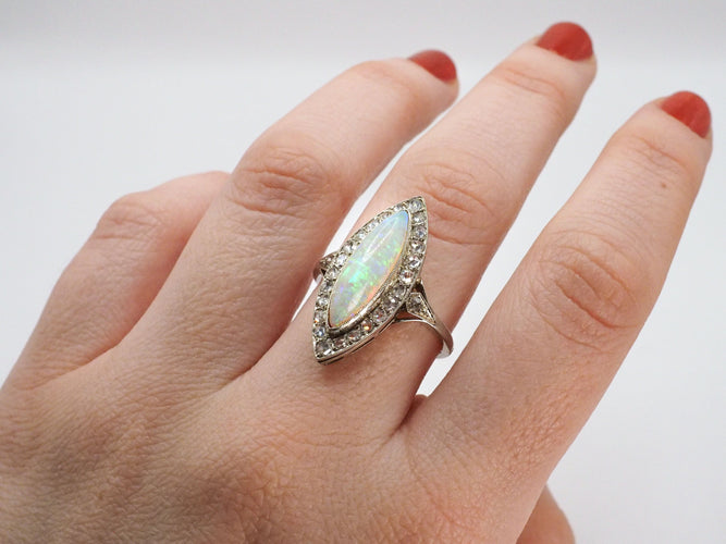 Bague 60 Bague Marquise or blanc Opale Diamants 58 Facettes 4946