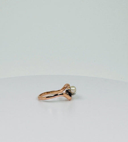 Bague Bague croisée antique avec diamant naturel et deux perles en or jaune et rose 58 Facettes 2206099