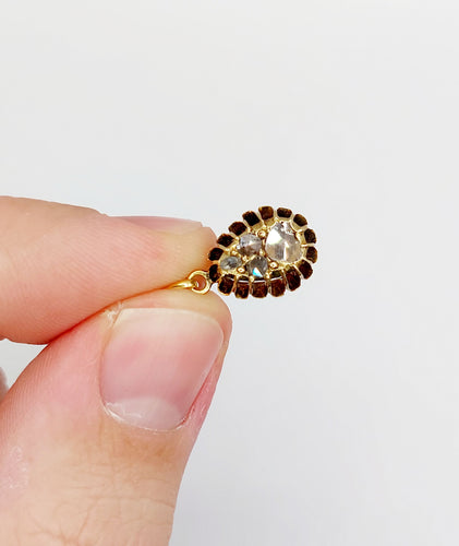 Pendentif Pendentif victorien or jaune, poire et diamants taille rose (circa 1870) 58 Facettes A06250