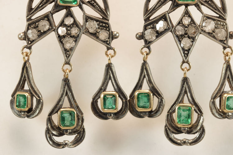 Boucles d'oreilles Boucles d'oreilles catalanes anciennes en or, diamants et émeraudes 58 Facettes 7686