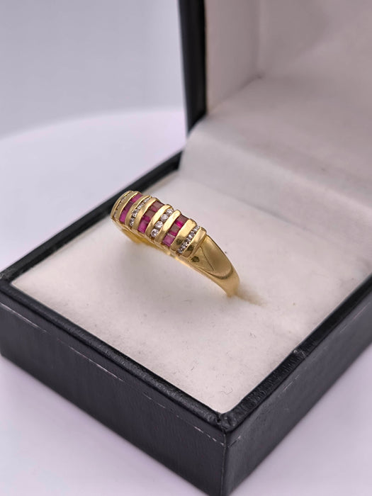 Bague 58.5 Bague jarretière or jaune ornée de rubis et diamants 58 Facettes