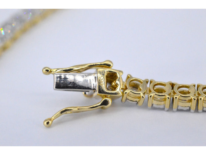 Yellow gold necklace with 3.50 carats diamonds 