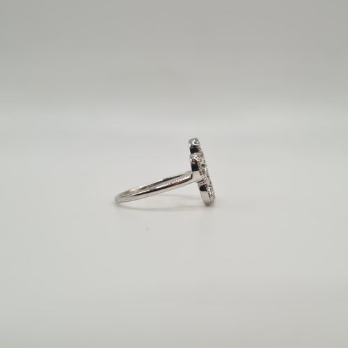 Bague 52 Bague fleur or blanc sertie de diamants 58 Facettes