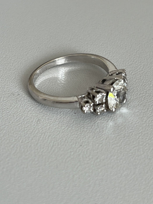Diamantring aus Weißgold