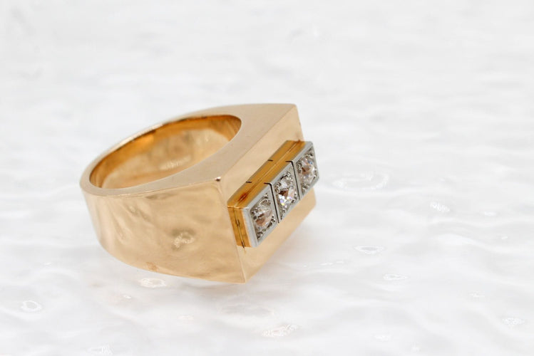 Bague Chevalière or jaune et diamant - c 1920 58 Facettes 250301