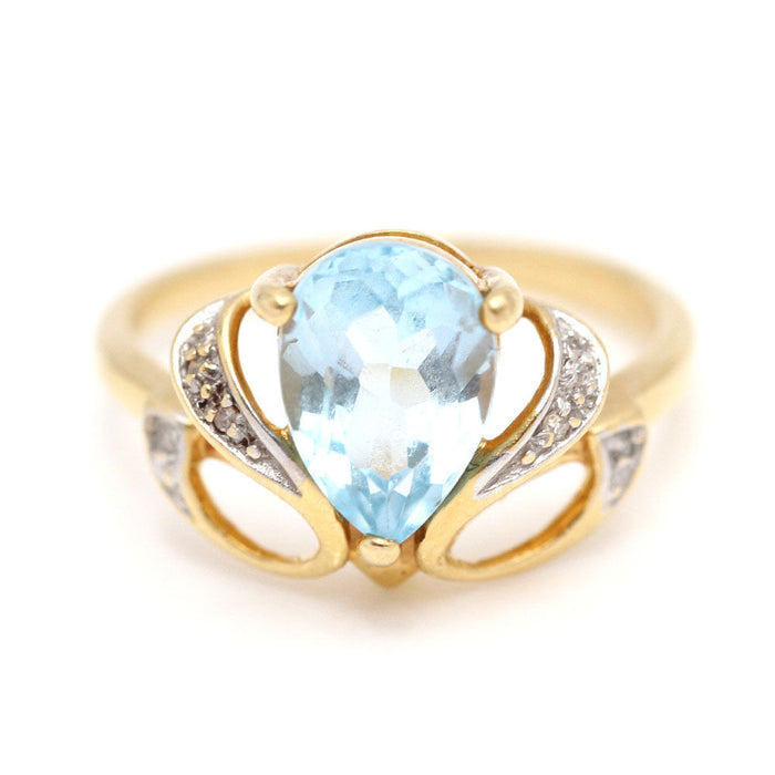 anillo de oro con topacio azul y diamantes