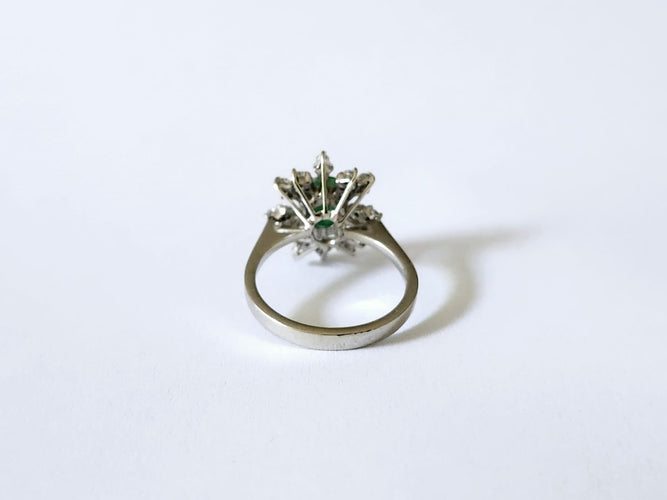 Pompadour ring in white gold, emerald and diamonds 