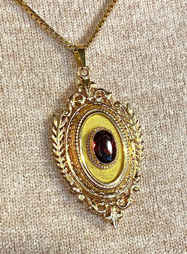 Pendentif Pendentif porte souvenir ouvrant en or et grenat 58 Facettes AB574