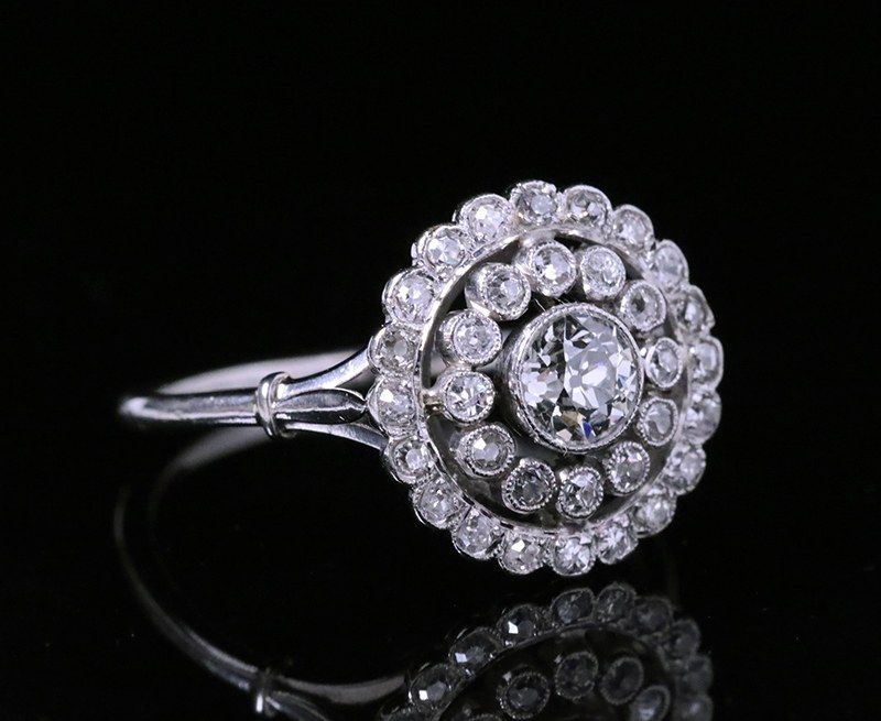 Ring Daisy platinum and diamonds Art Deco