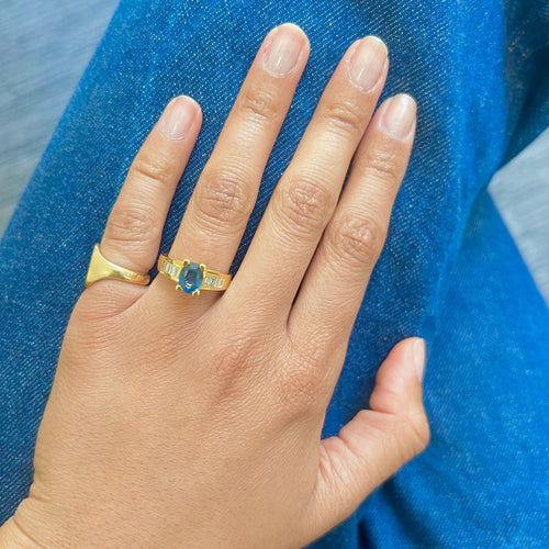 Bague 54 Bague en or jaune, saphir et diamants 58 Facettes