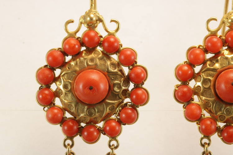 Boucles d'oreilles Boucles d'oreilles antiques en or corail 58 Facettes 7666
