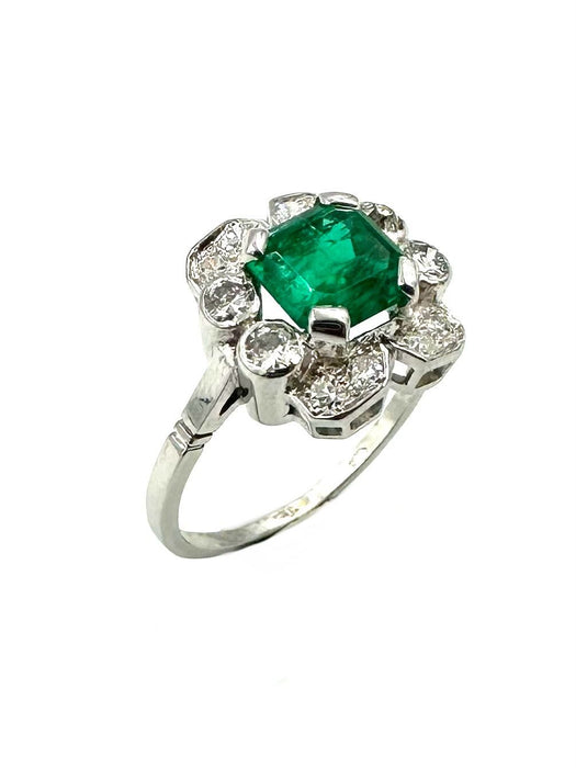 Art-Deco ring, white gold and platinum, emerald and diamonds