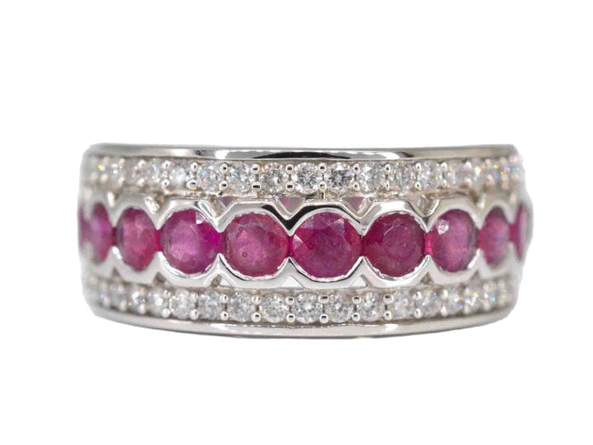 Bague 54 Bague pavée en or blanc avec diamants et rubis 58 Facettes 2058