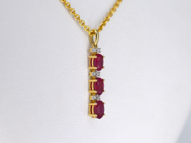 Pendentif Pendentif en or avec diamants et rubis 58 Facettes 2139