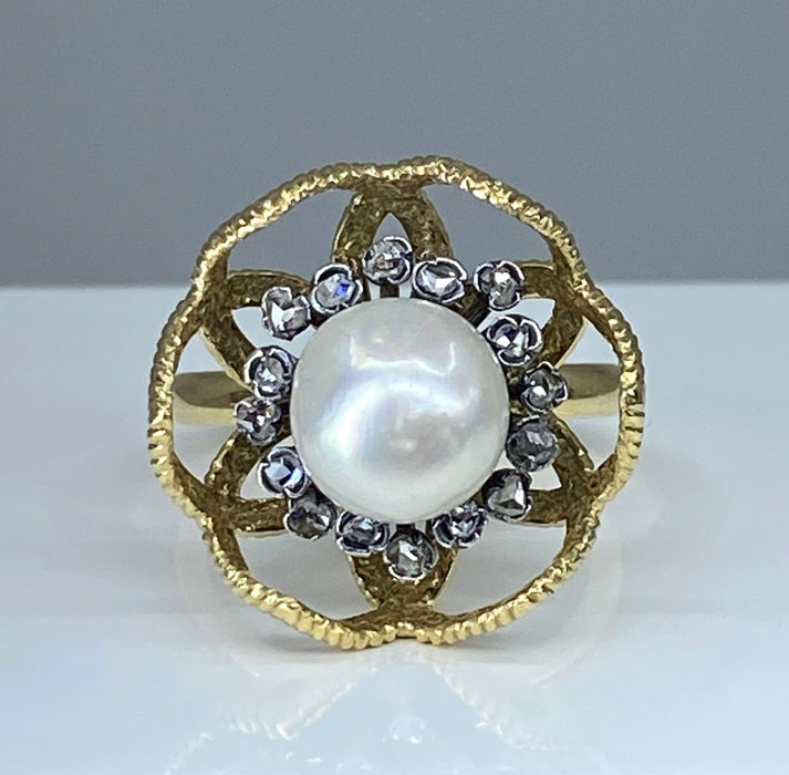 Anello in oro e argento con perle fini e diamanti
