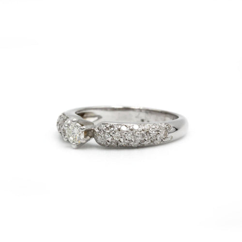 Bague 52 Bague - Or blanc et diamants 58 Facettes 1162