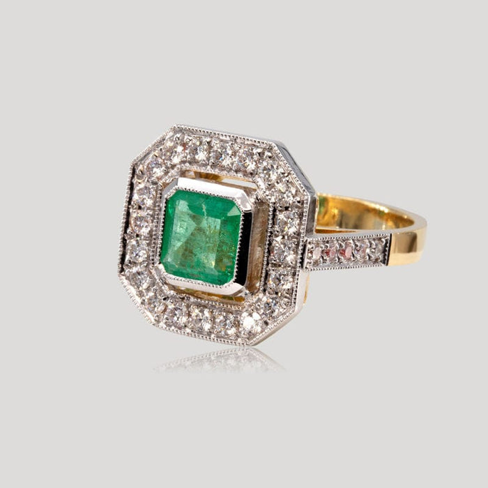 Stile dell'anello Art Deco smeraldo