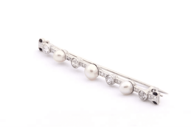 Broche Broche Art Déco en or blanc sertie de perles fines, d'onyx et de diamants 58 Facettes 21131